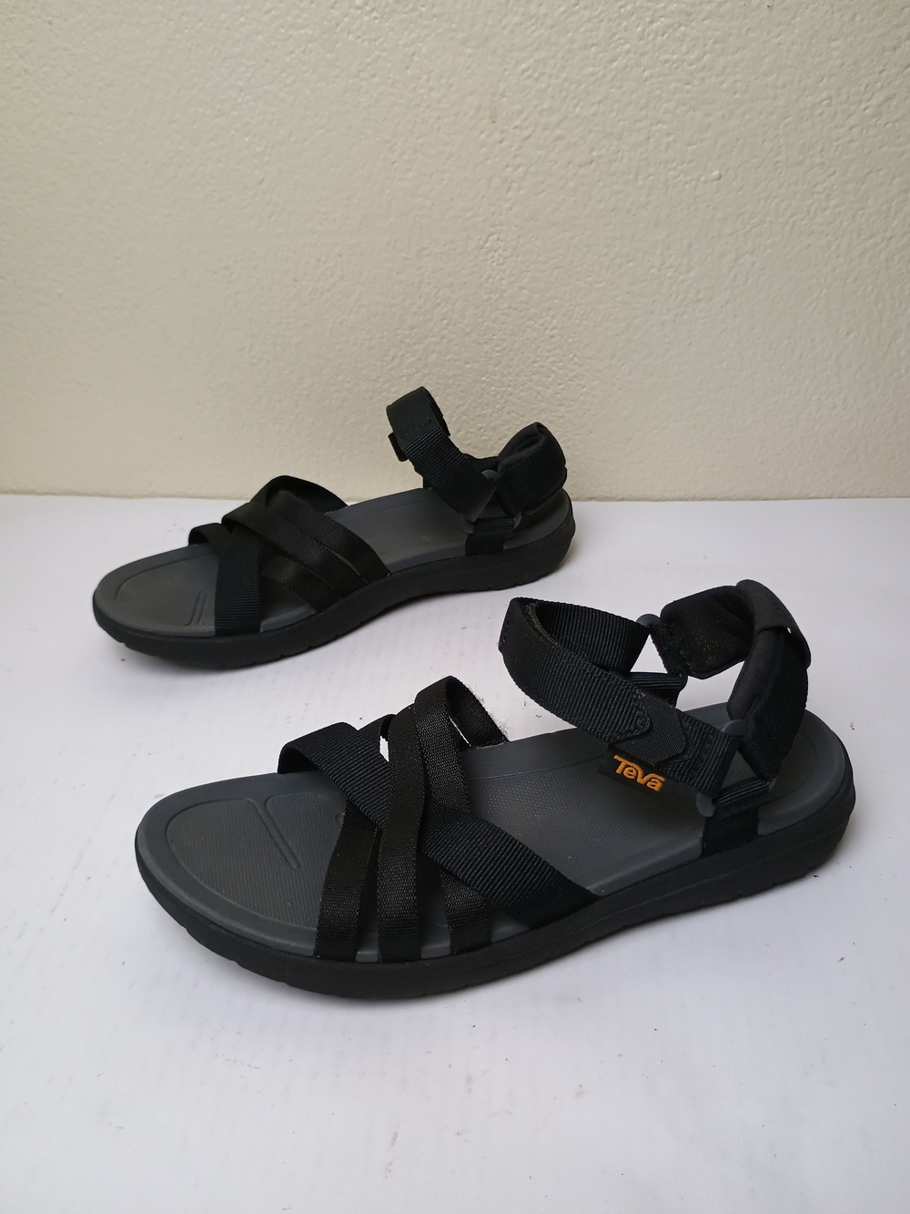 Teva Sarborn Mia Size 7 Women's Black Strappy Outdoor Sandals